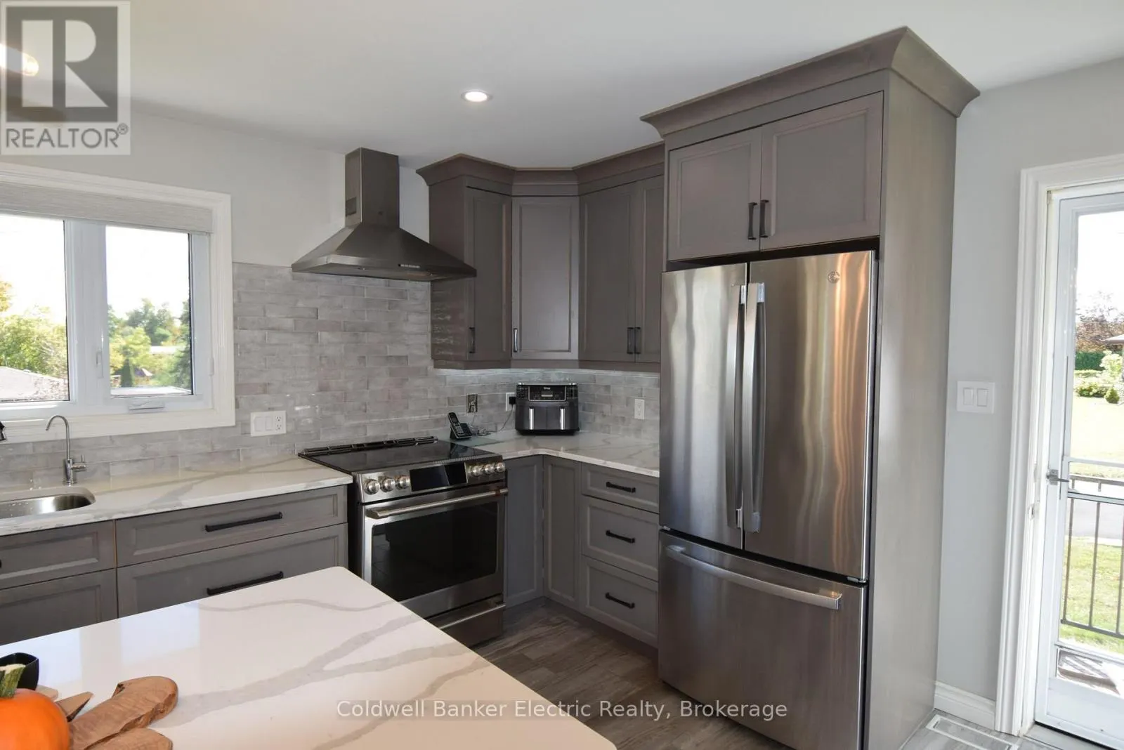 282 GIFFORD DRIVE