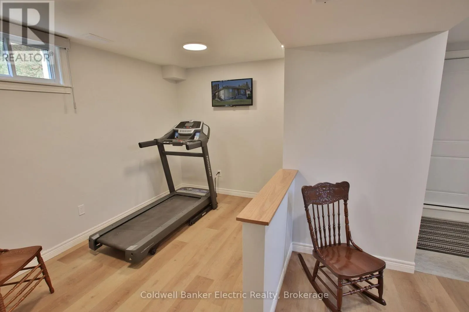 282 GIFFORD DRIVE