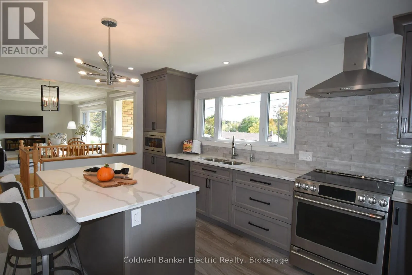 282 GIFFORD DRIVE