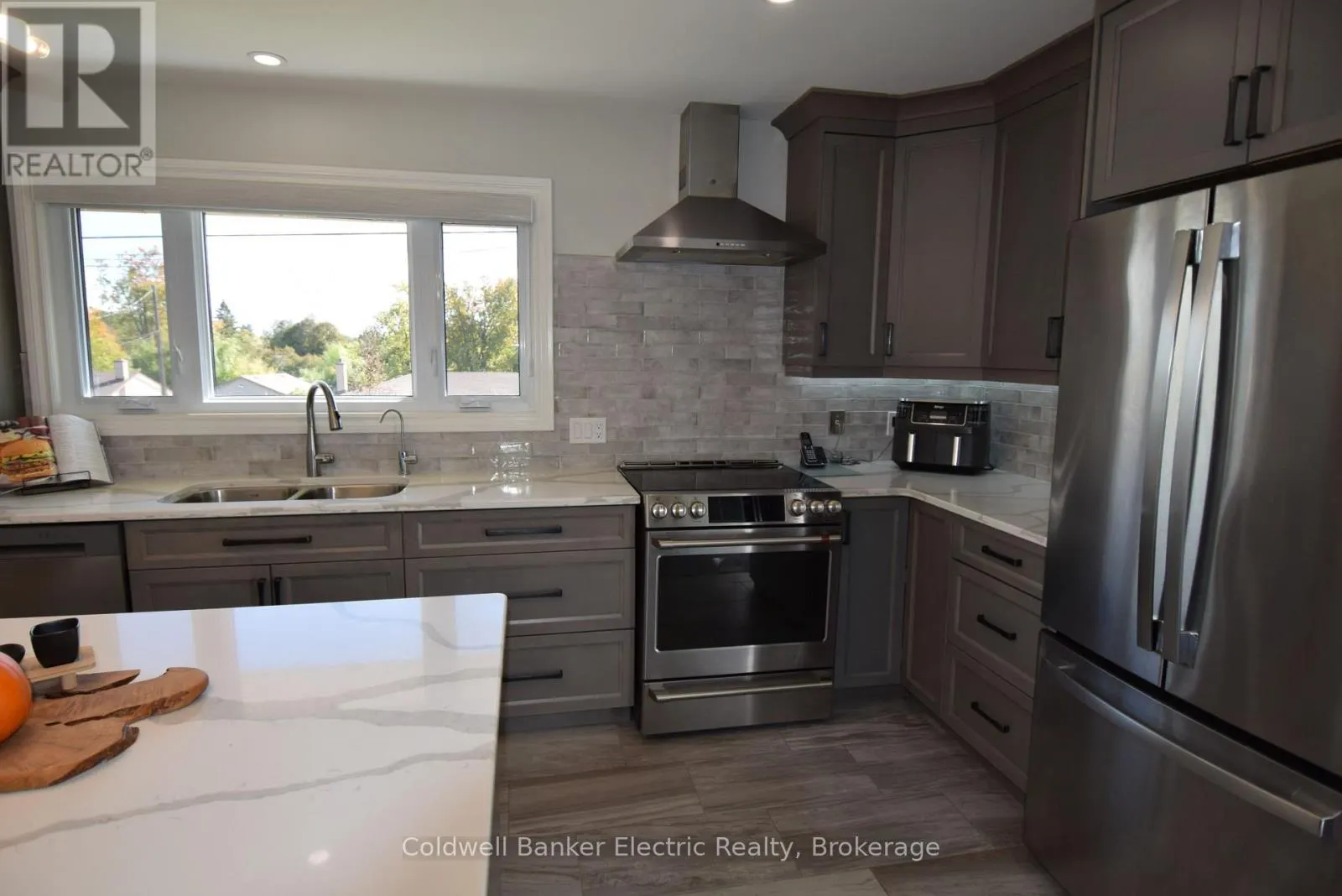 282 GIFFORD DRIVE