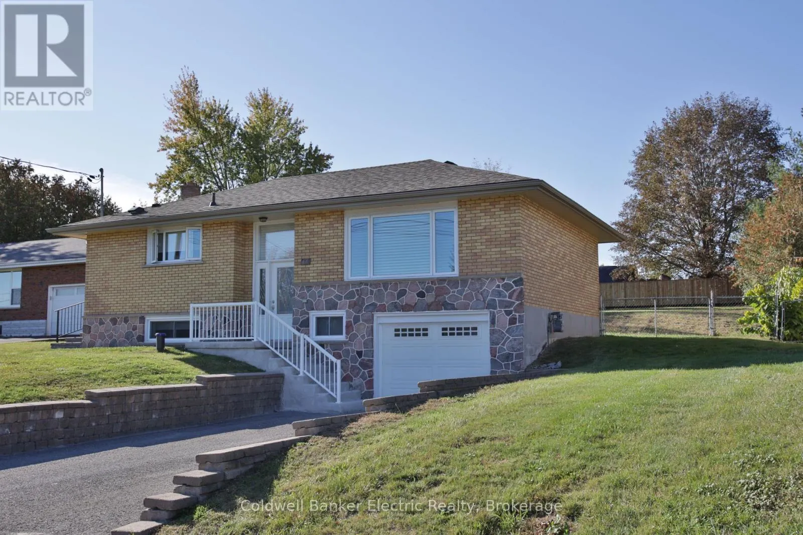282 GIFFORD DRIVE