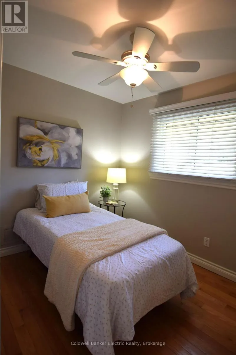 282 GIFFORD DRIVE