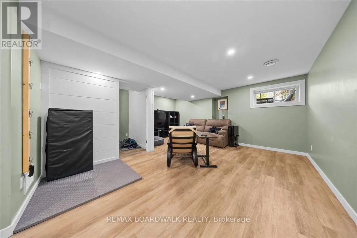 248 MUNRO STREET