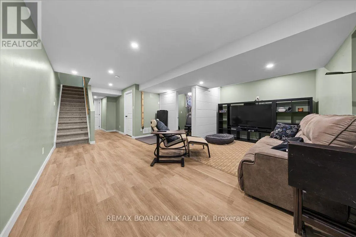 248 MUNRO STREET