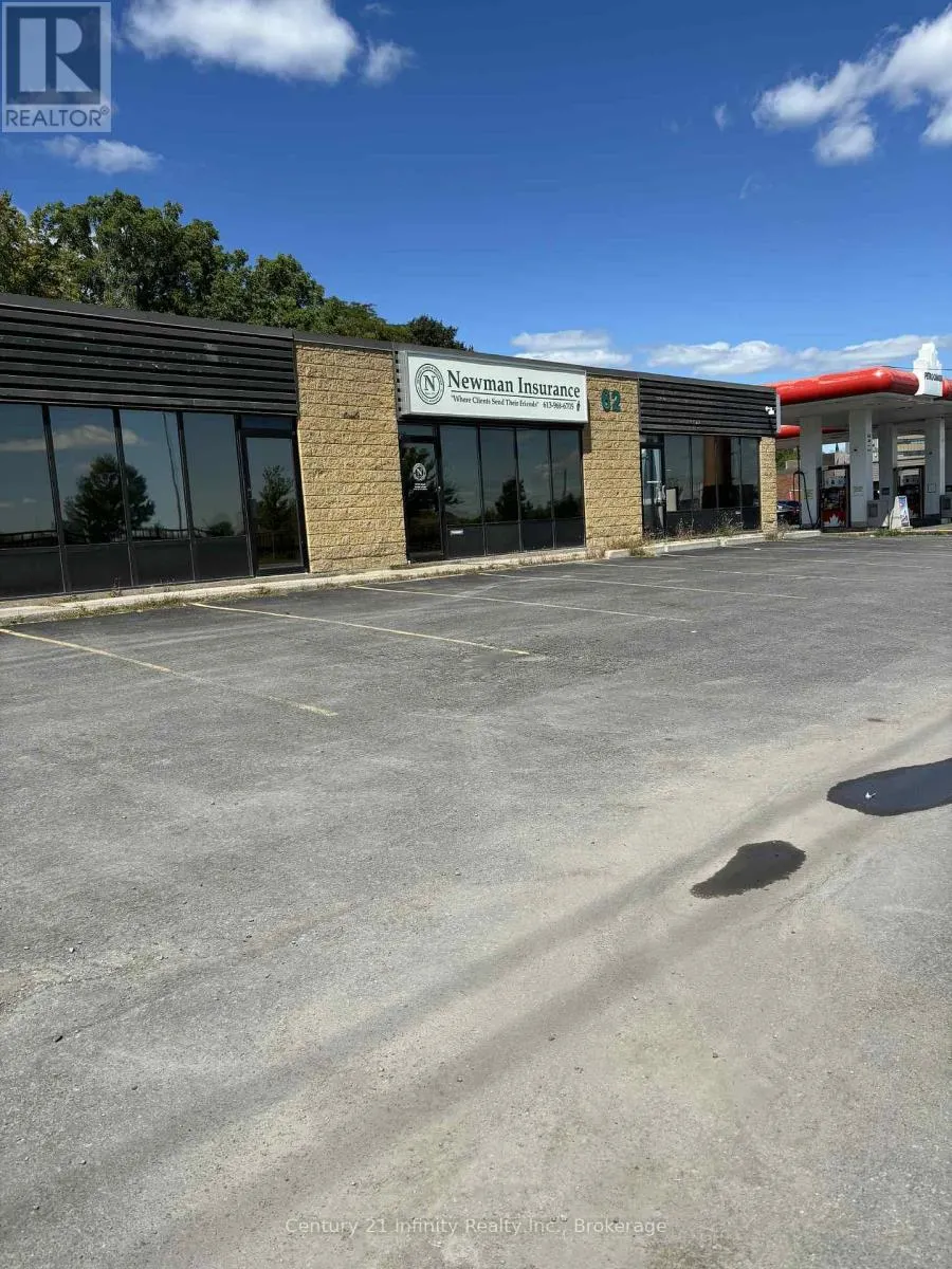 62 DUNDAS STREET W