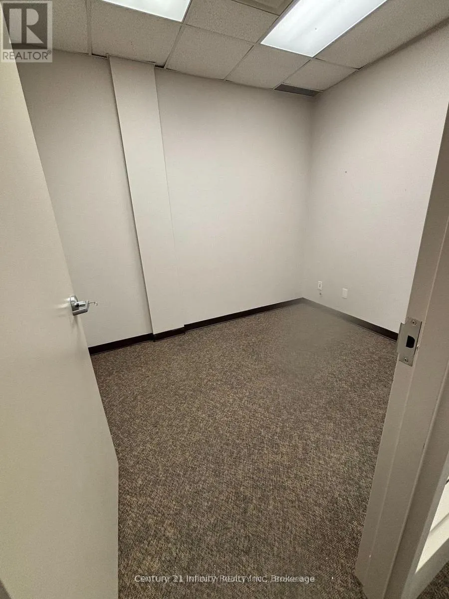 62 DUNDAS STREET W