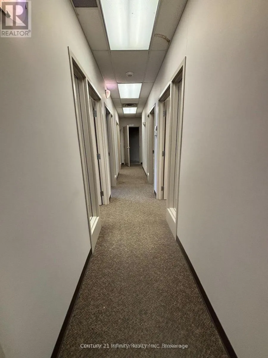 62 DUNDAS STREET W