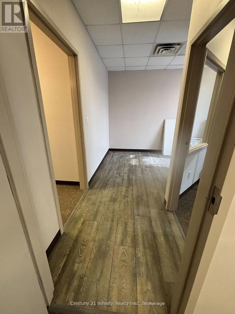 62 DUNDAS STREET W