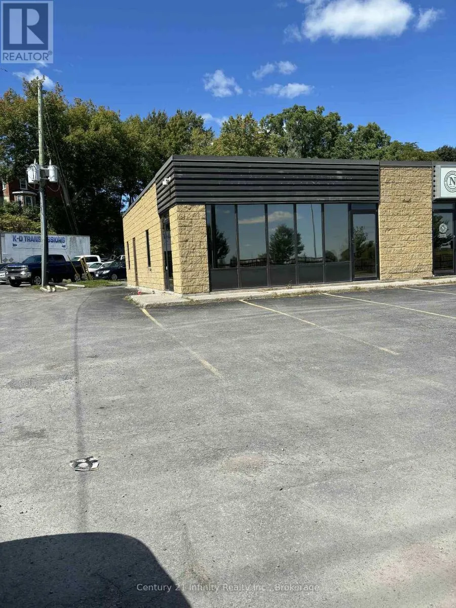 62 DUNDAS STREET W
