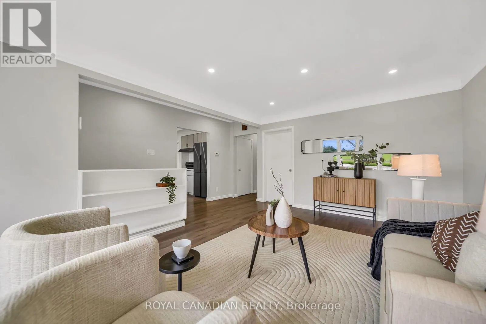 284 CEDAR CRESCENT