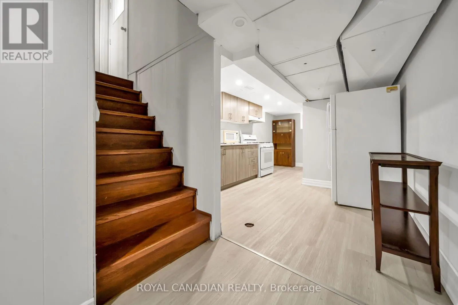 284 CEDAR CRESCENT