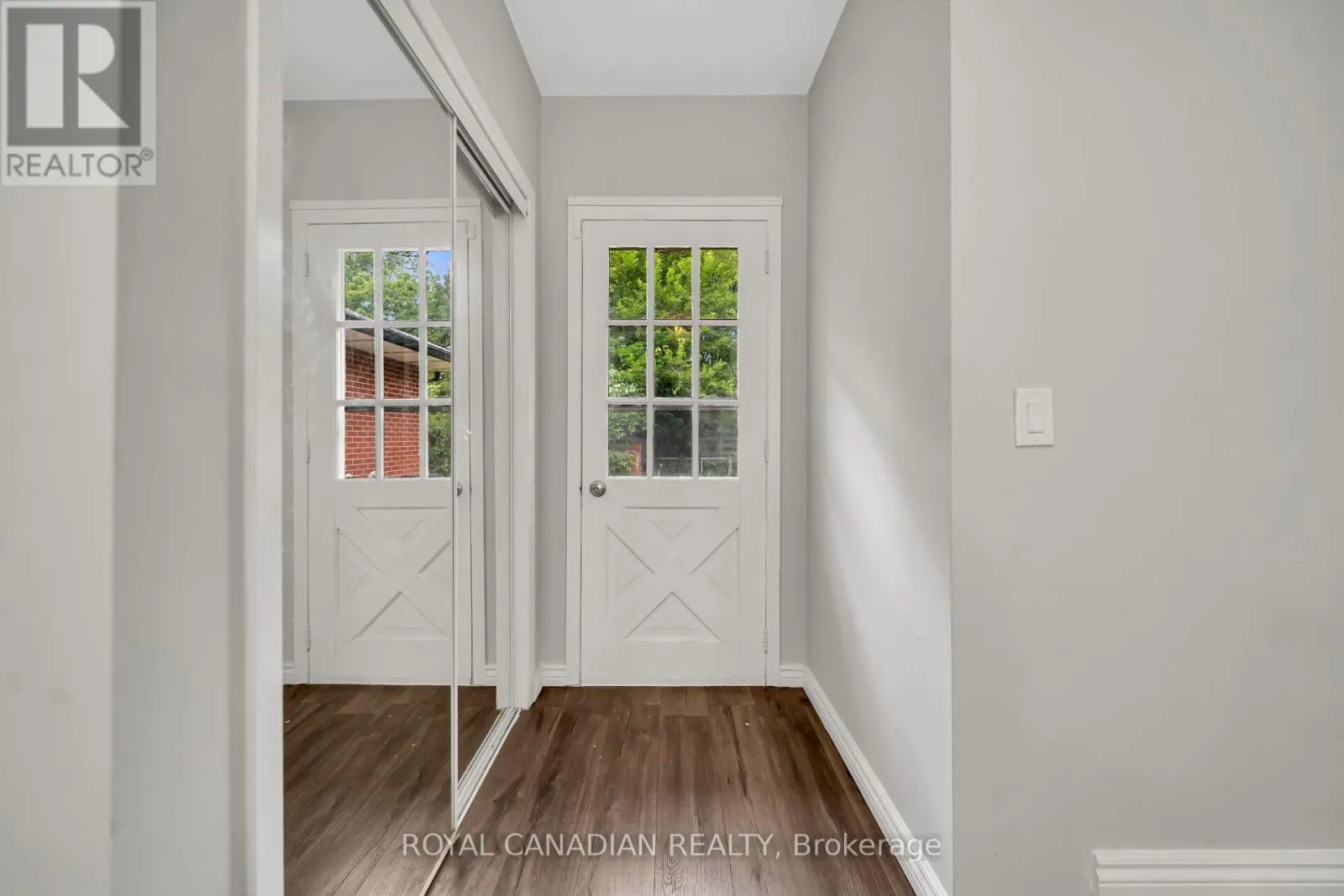 284 CEDAR CRESCENT