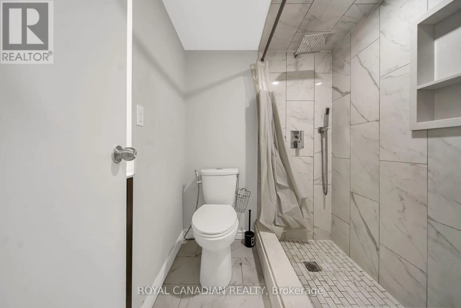 284 CEDAR CRESCENT