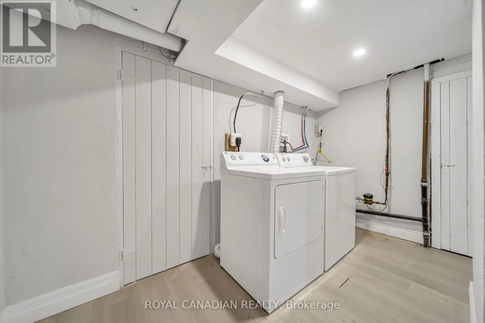 284 CEDAR CRESCENT