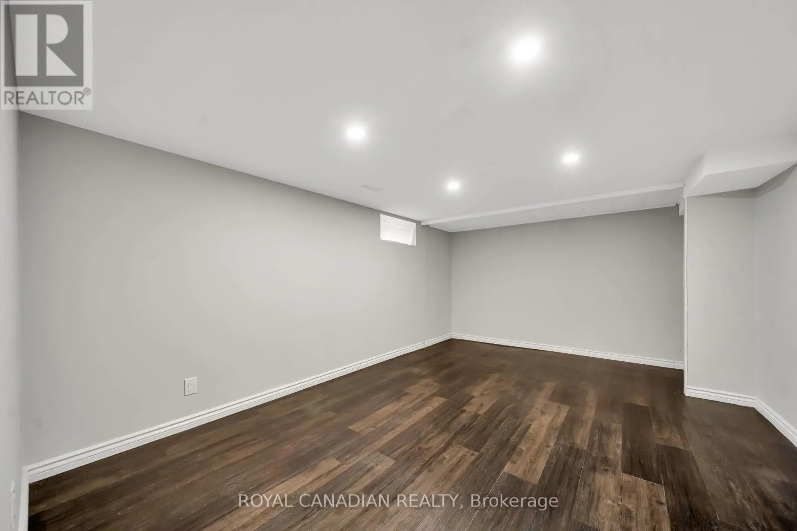 284 CEDAR CRESCENT