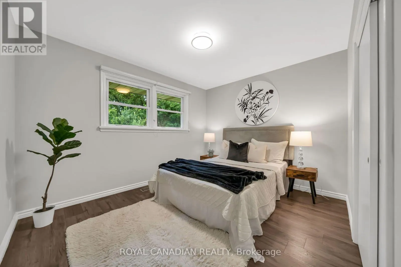 284 CEDAR CRESCENT