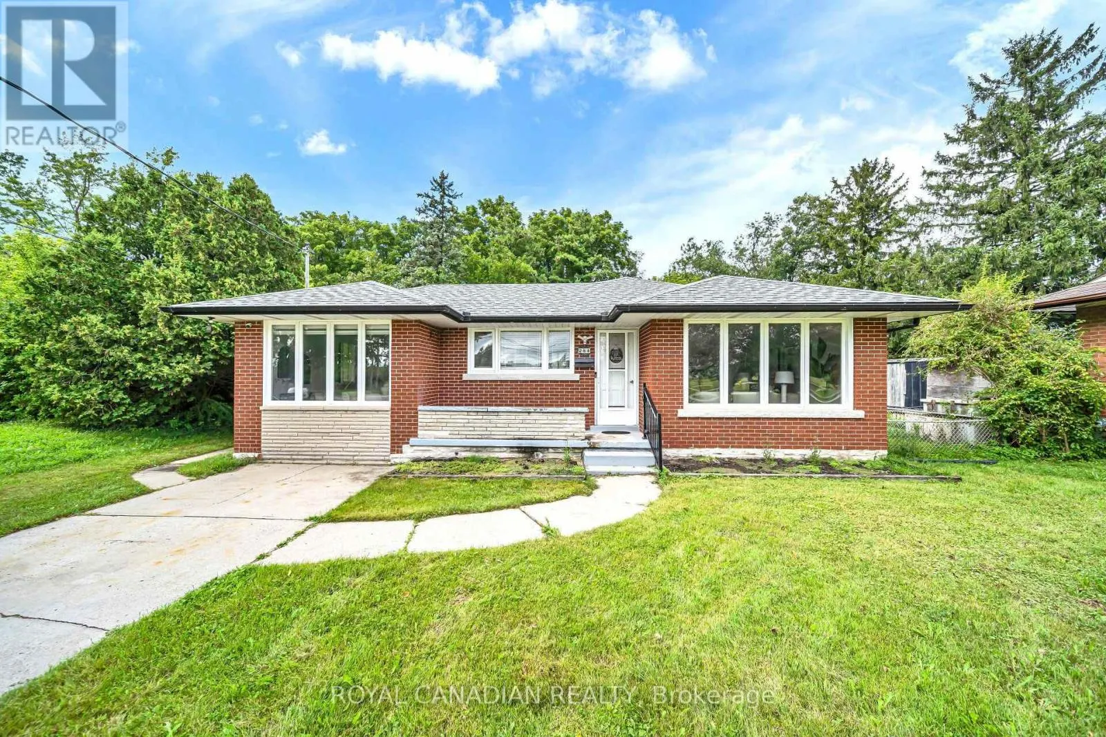 284 CEDAR CRESCENT