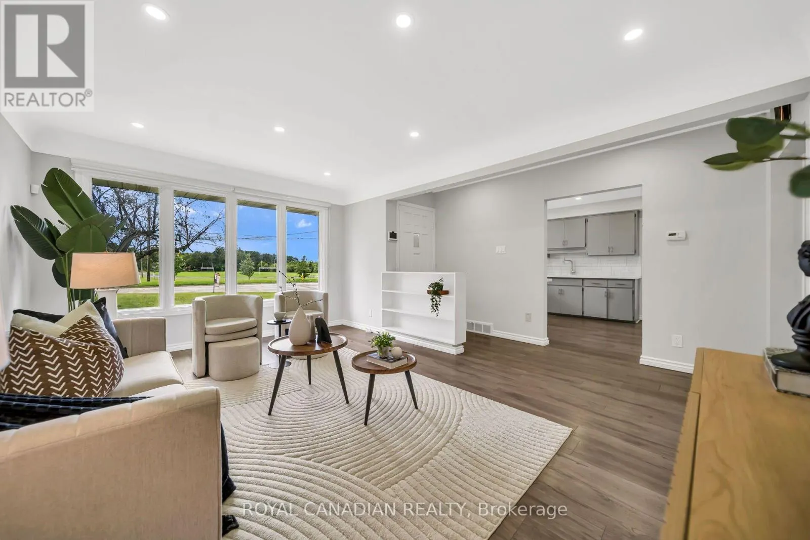 284 CEDAR CRESCENT