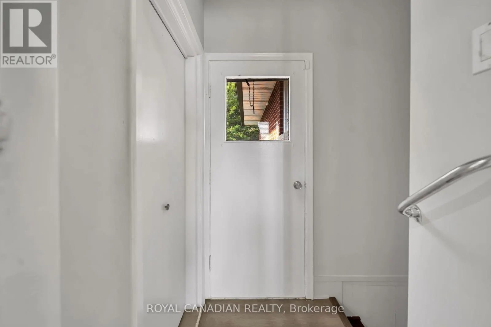 284 CEDAR CRESCENT