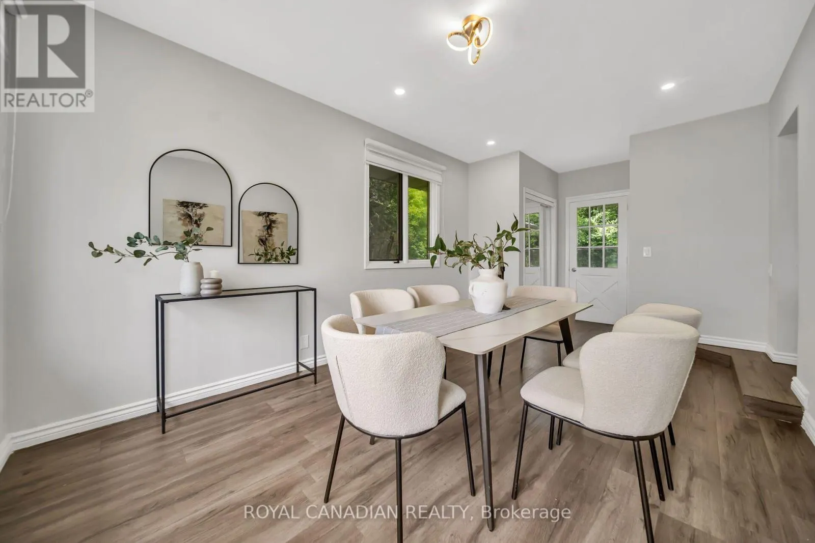 284 CEDAR CRESCENT