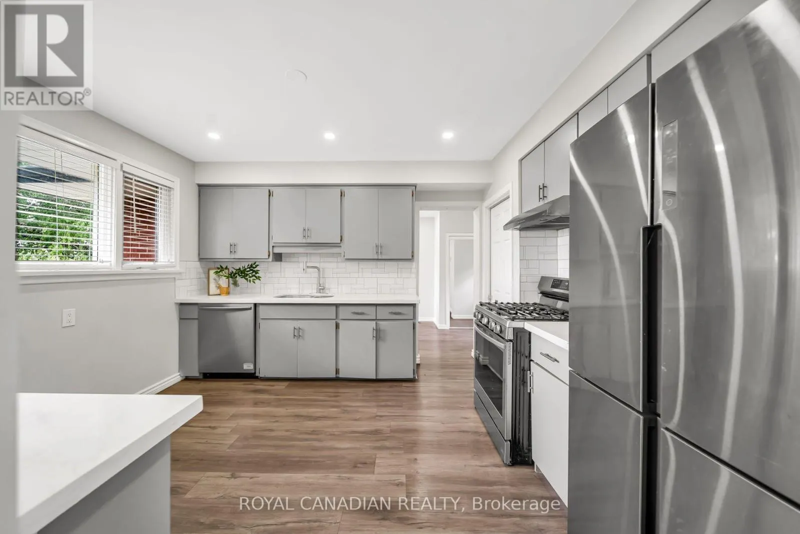284 CEDAR CRESCENT
