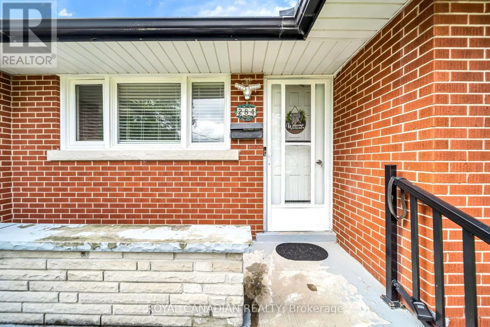 284 CEDAR CRESCENT