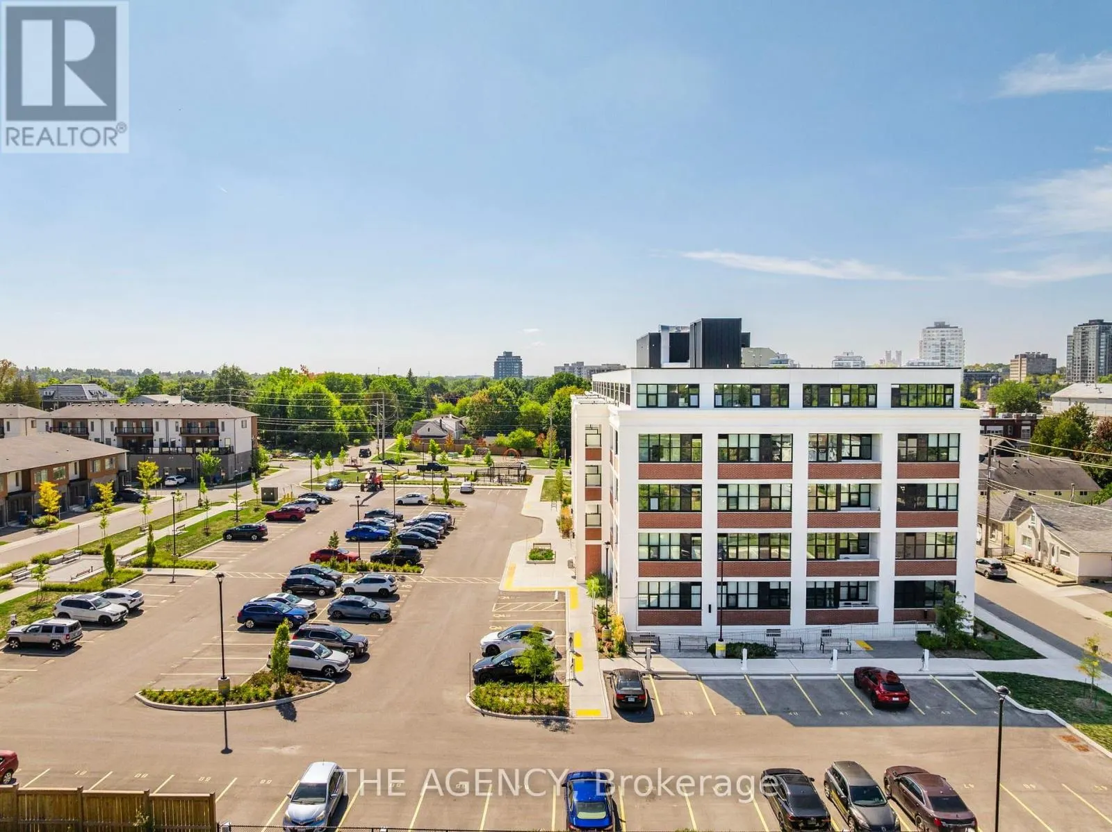 320 - 120 HURON STREET