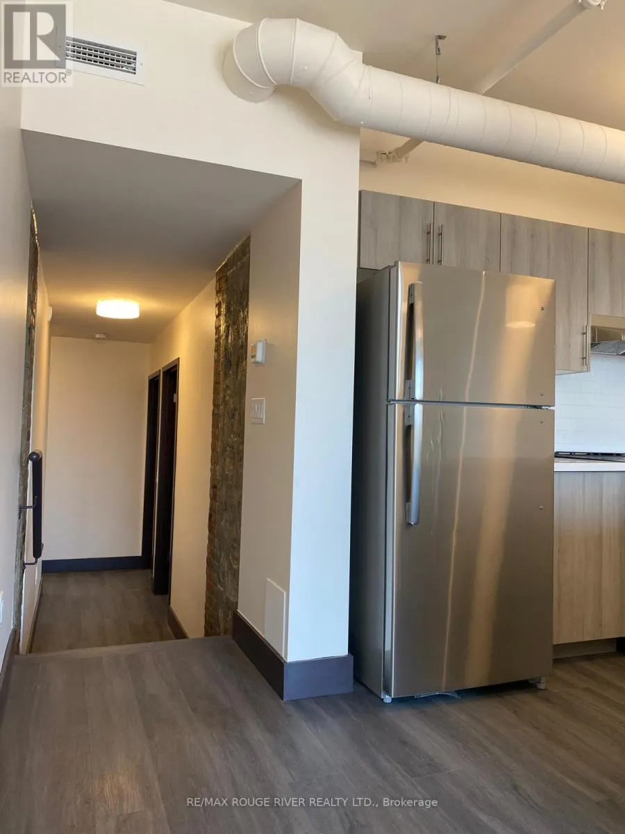 408 - 121 KING STREET E