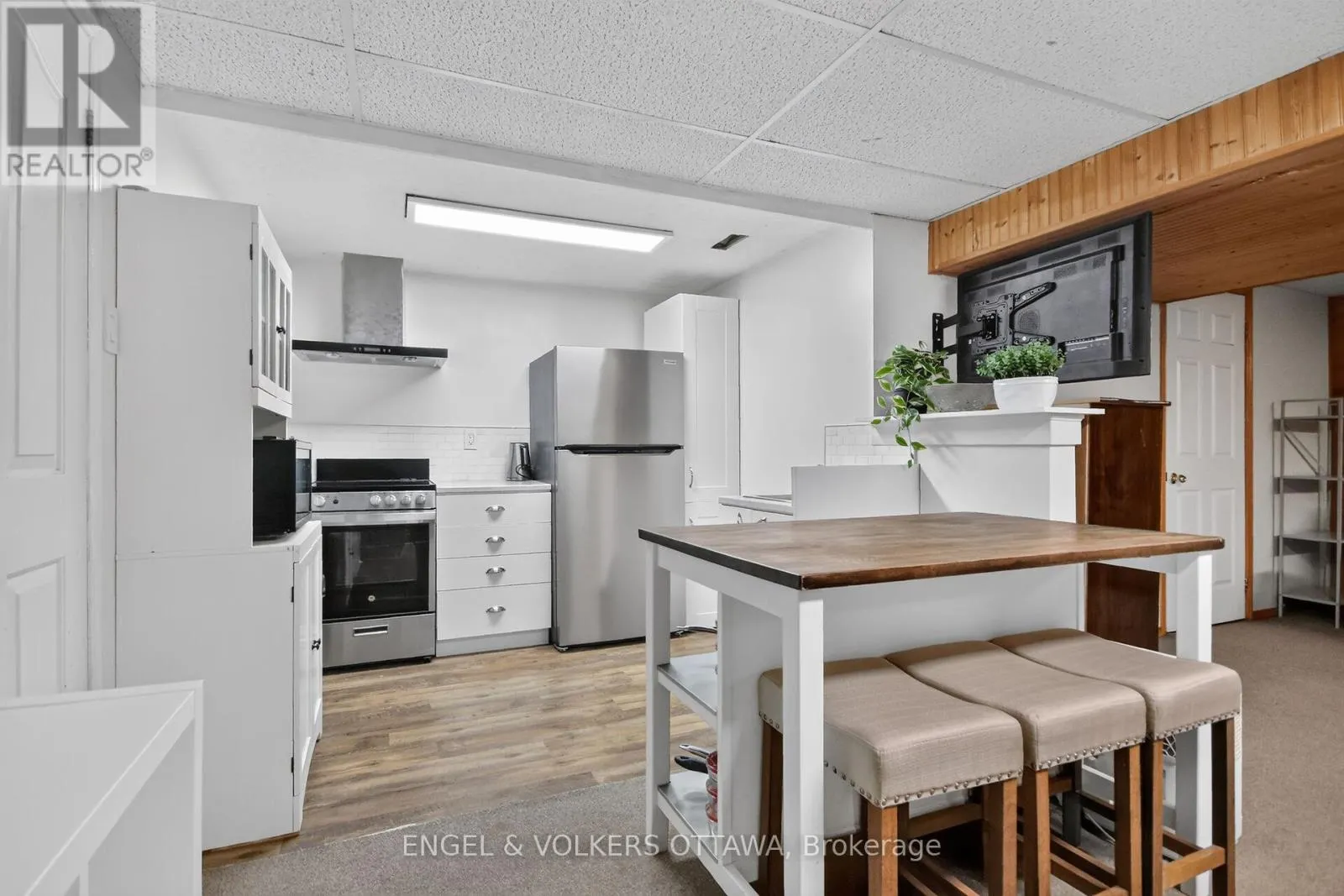 138 SHERWAY DRIVE
