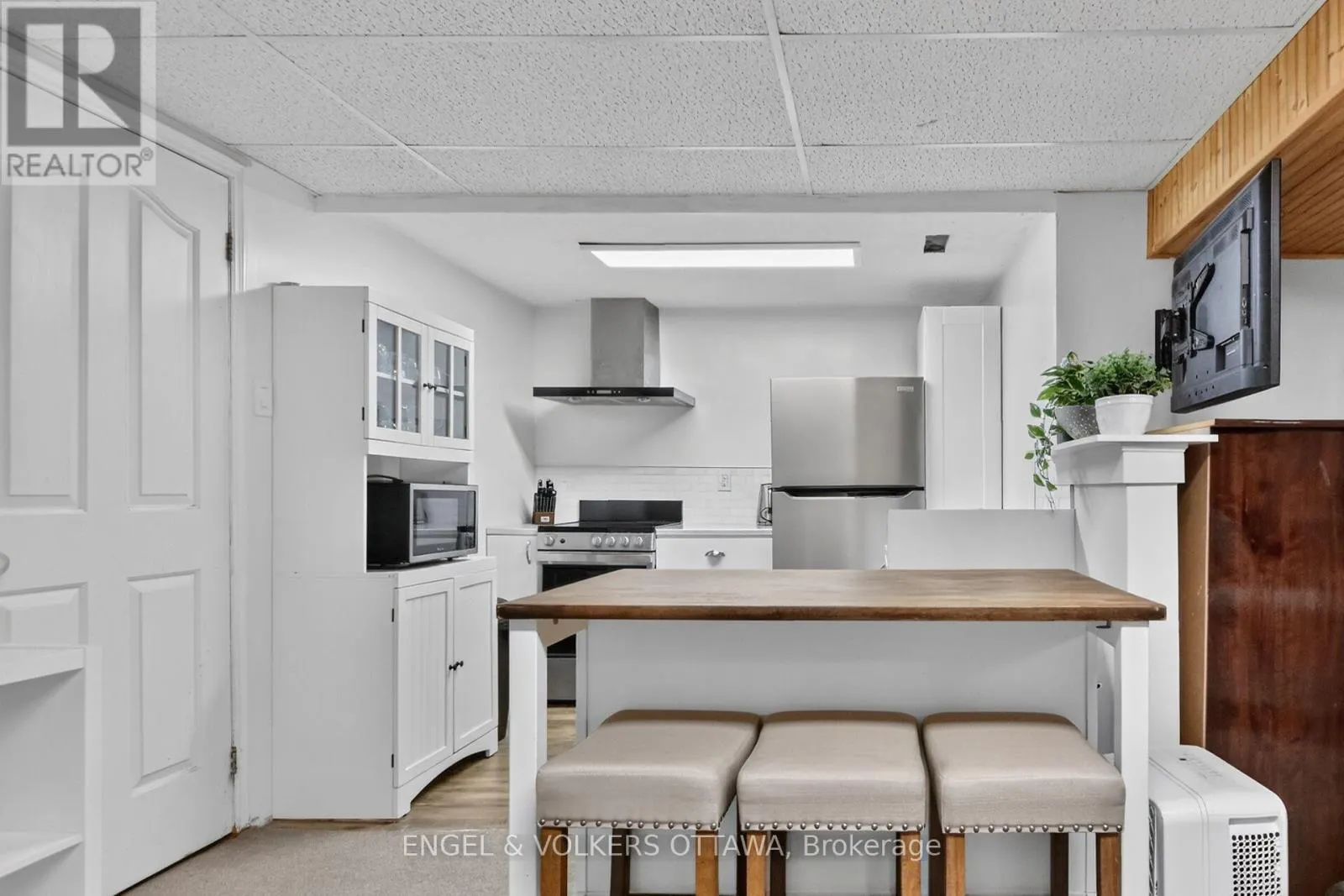 138 SHERWAY DRIVE