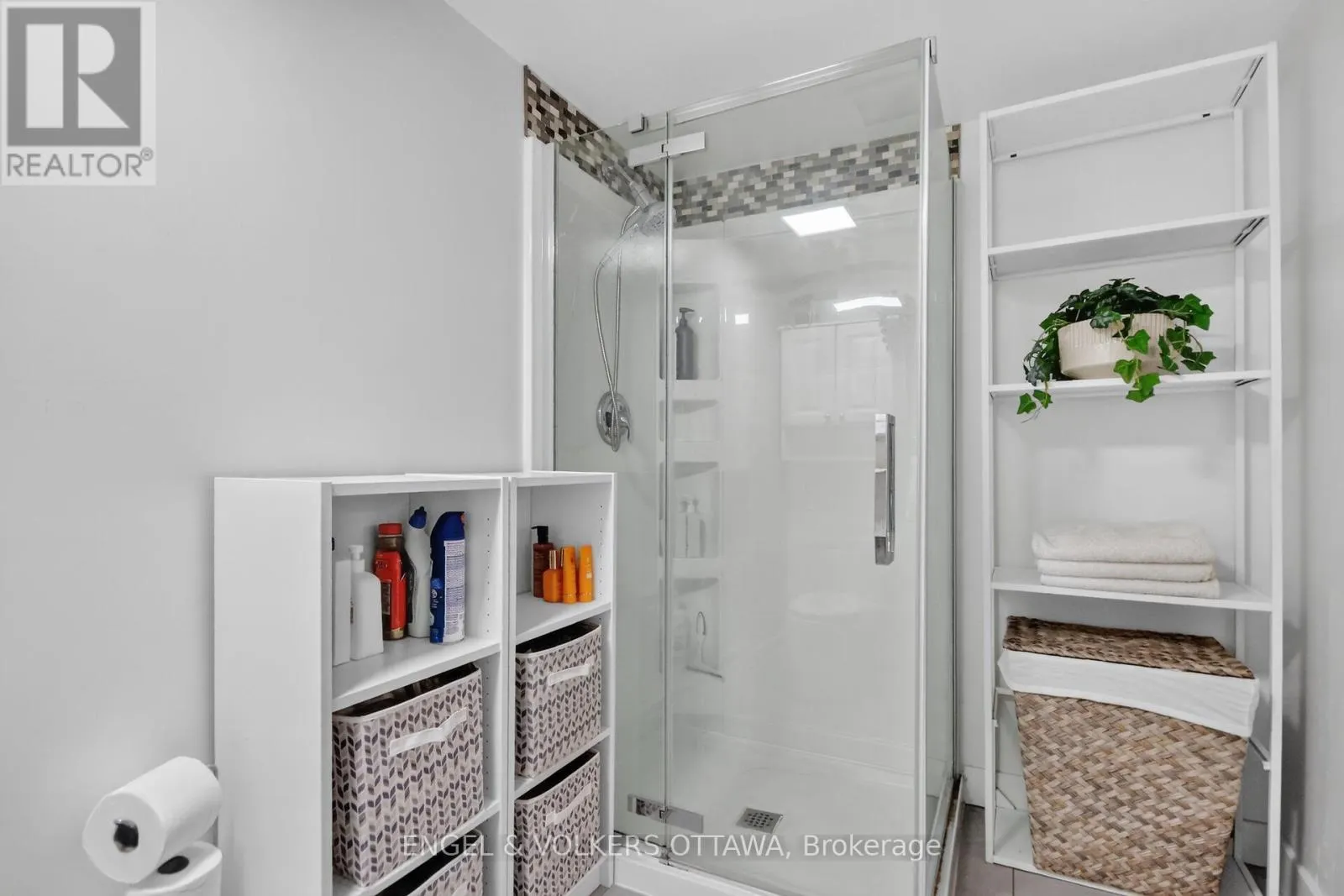 138 SHERWAY DRIVE