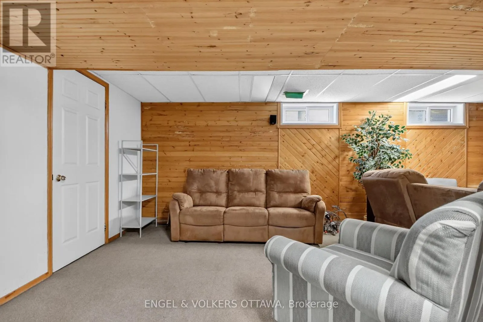 138 SHERWAY DRIVE