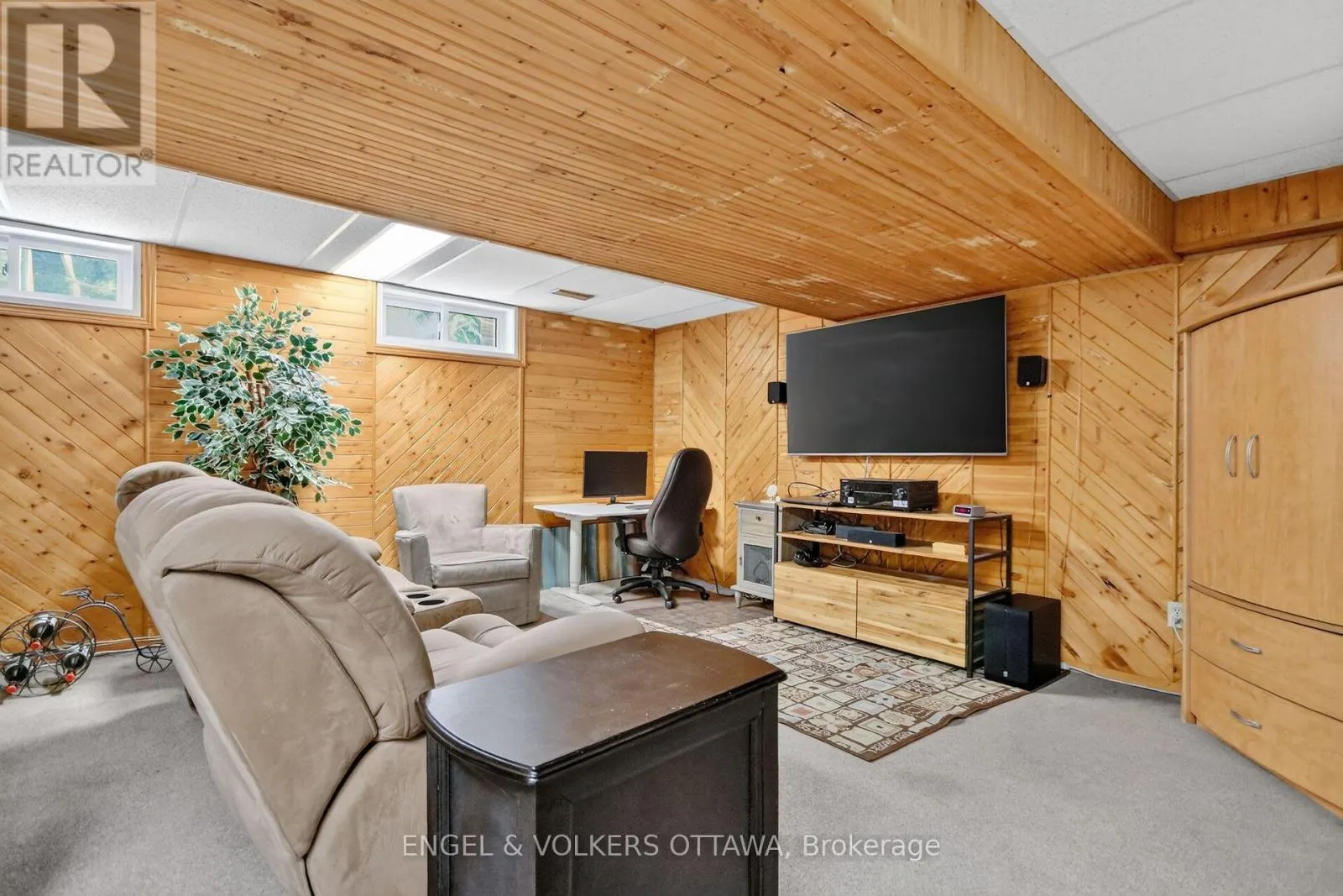138 SHERWAY DRIVE
