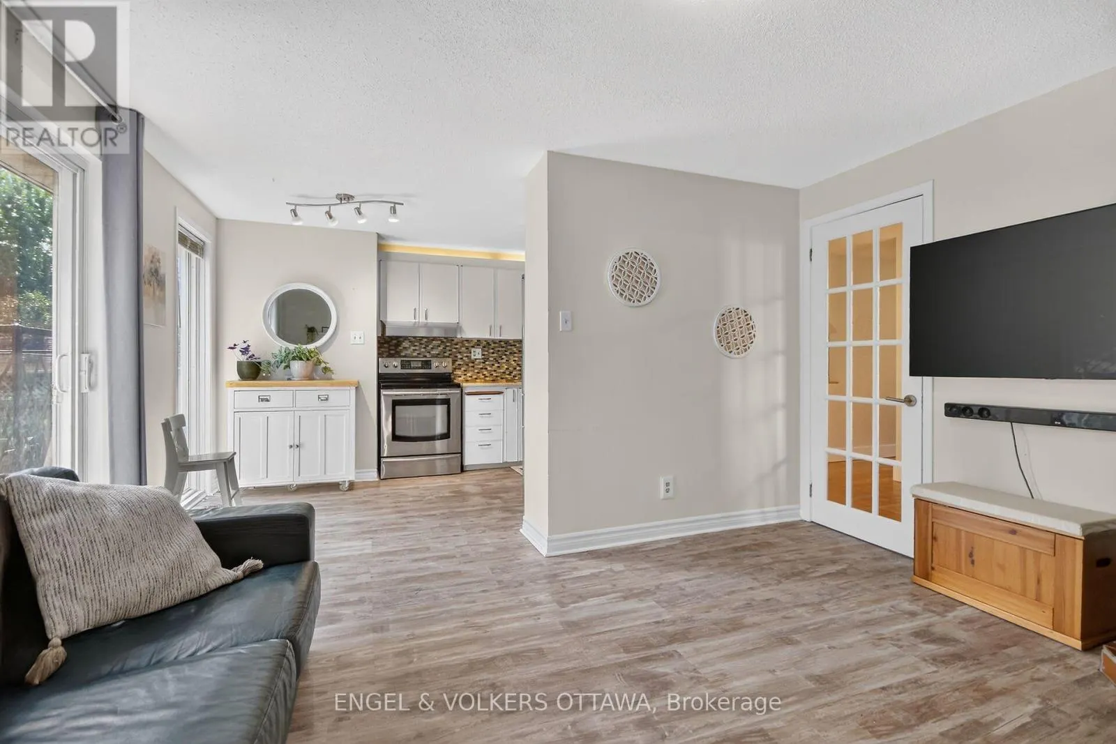 138 SHERWAY DRIVE