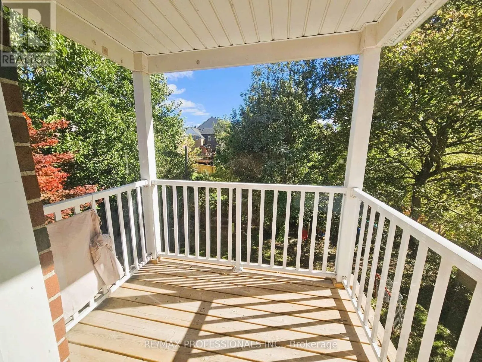 A-UPPER - 119 ERB STREET E