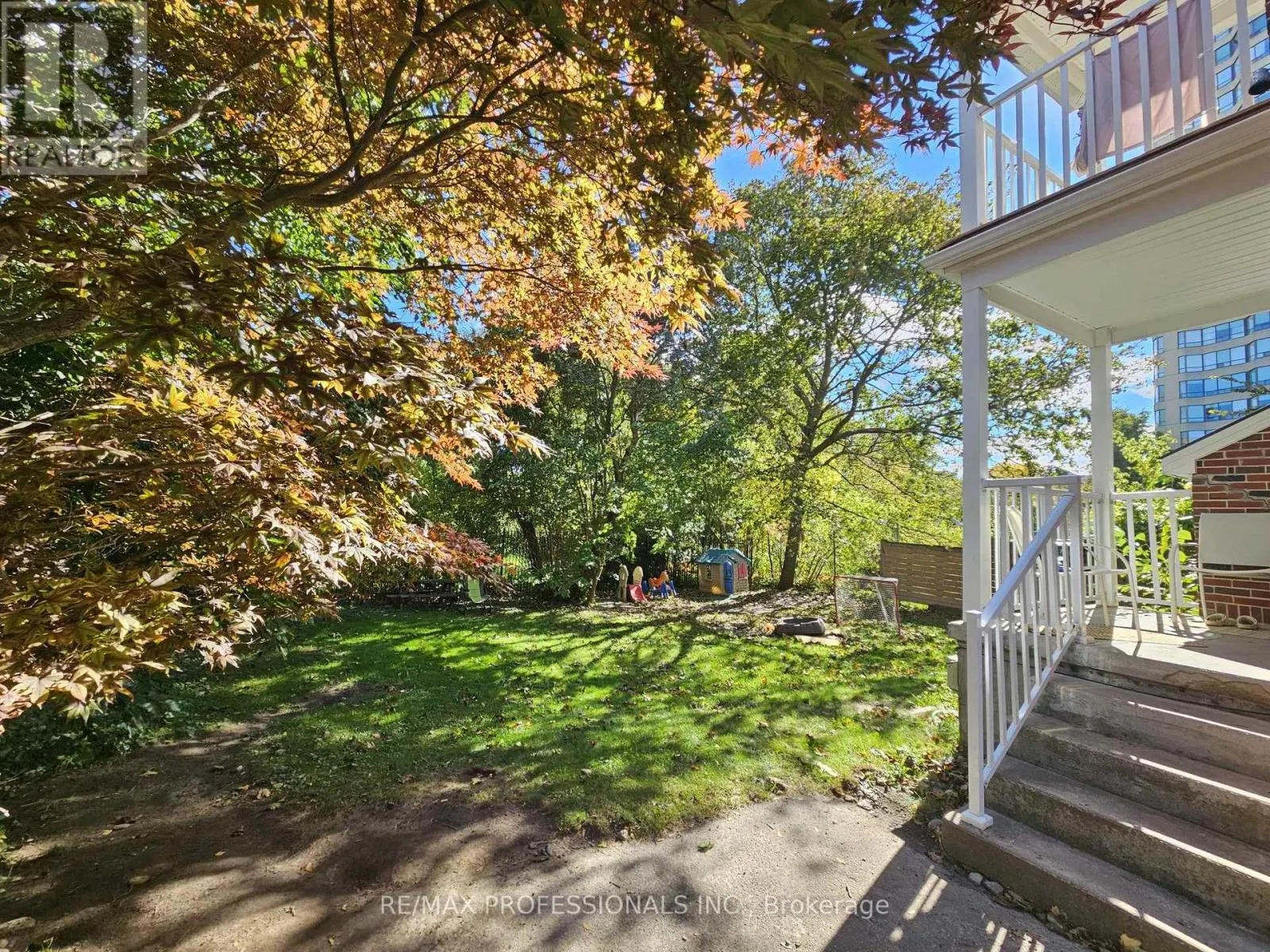 A-UPPER - 119 ERB STREET E