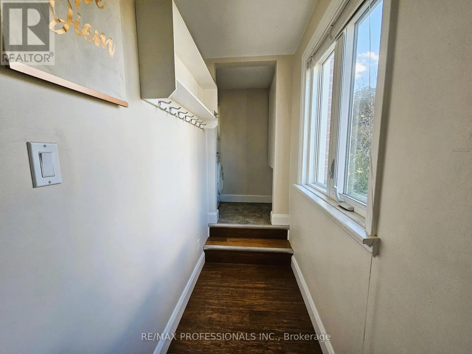 A-UPPER - 119 ERB STREET E