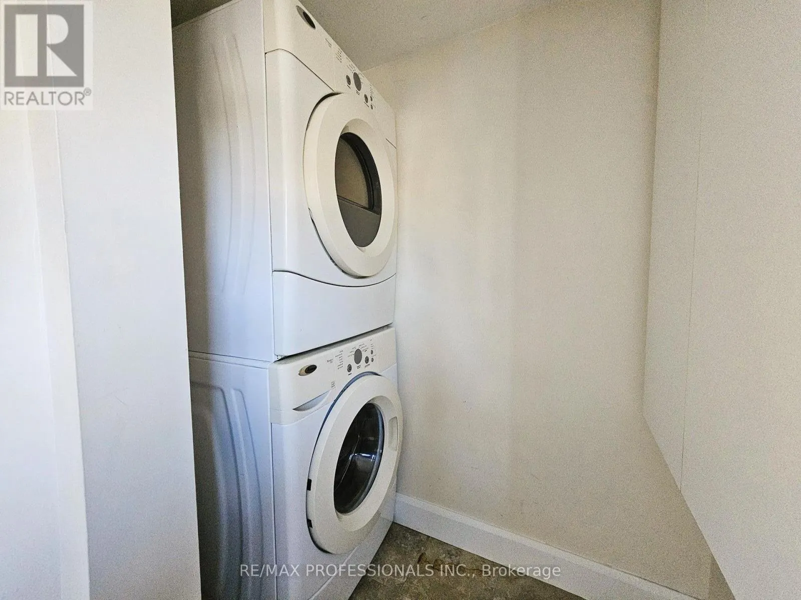 A-UPPER - 119 ERB STREET E