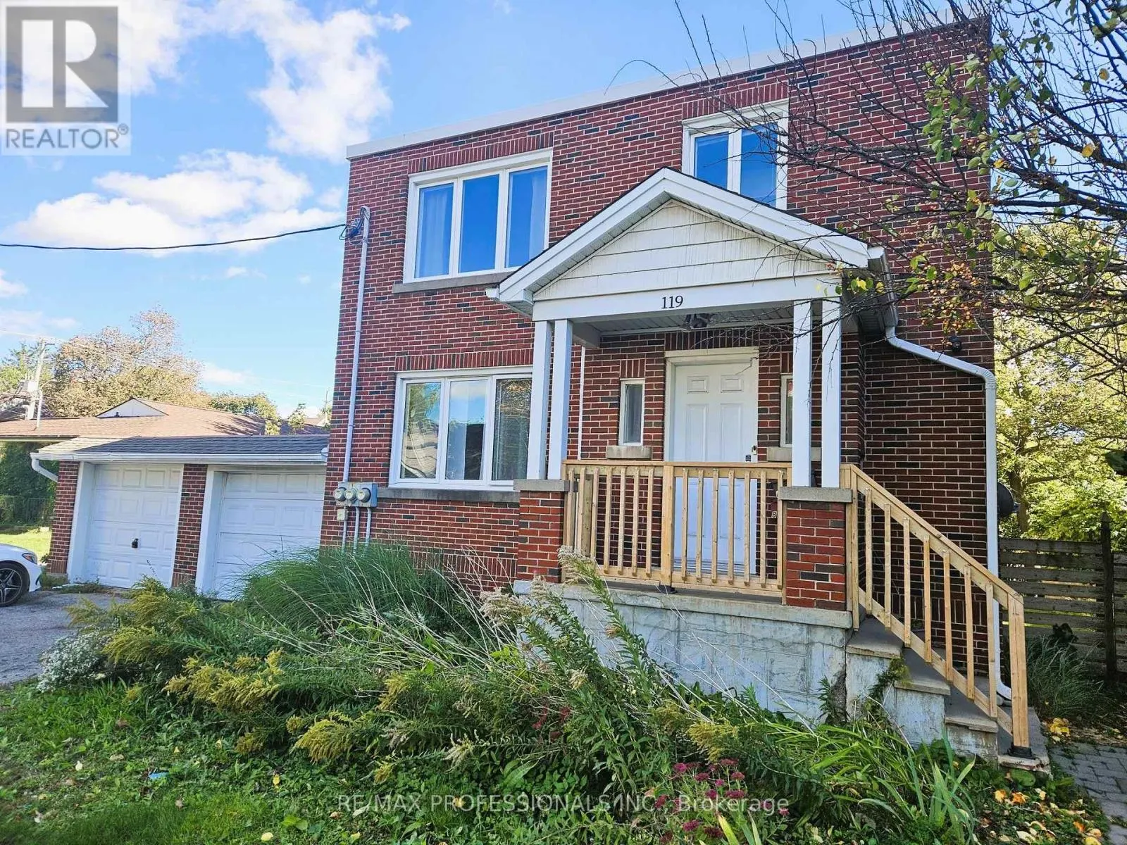 A-UPPER - 119 ERB STREET E