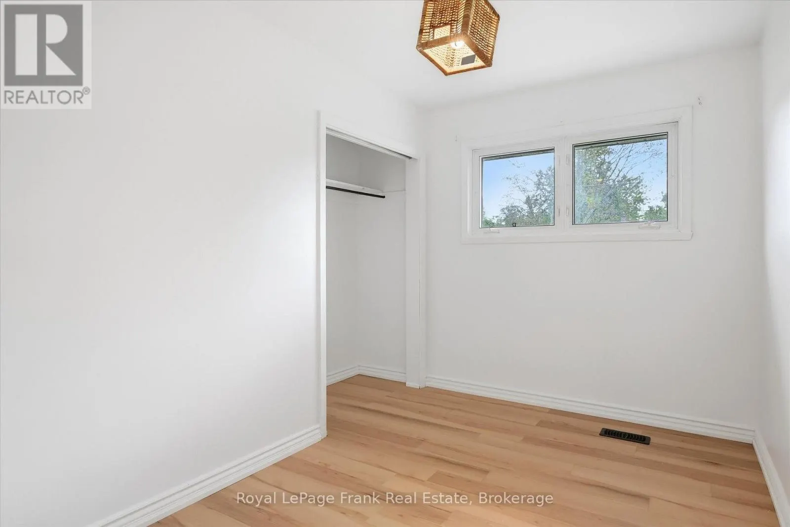 19 DALEVIEW AVENUE