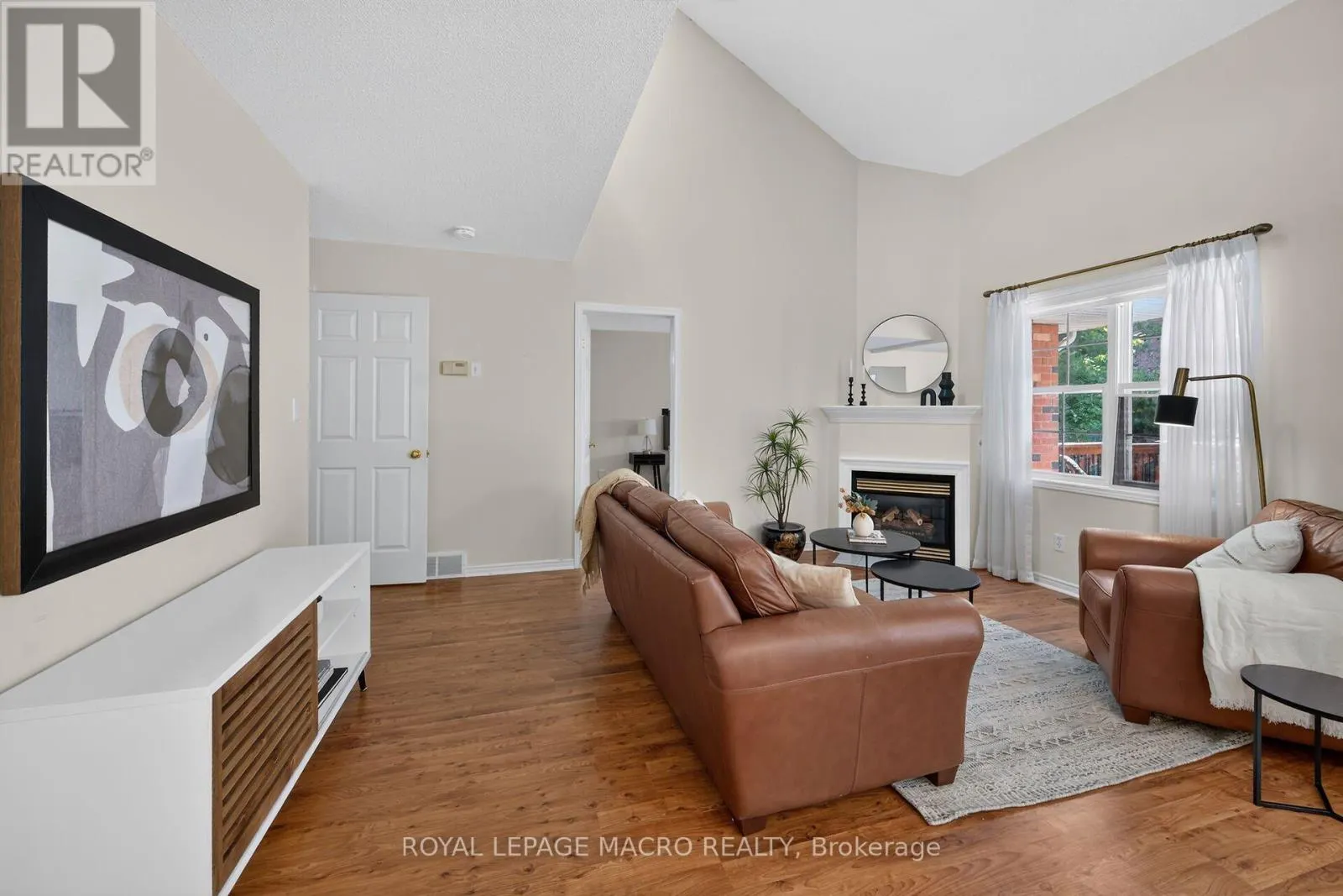 4 - 4108 LOGANBERRY COURT