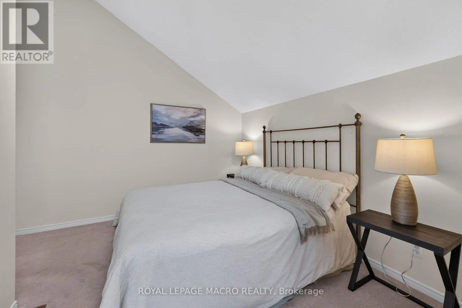 4 - 4108 LOGANBERRY COURT