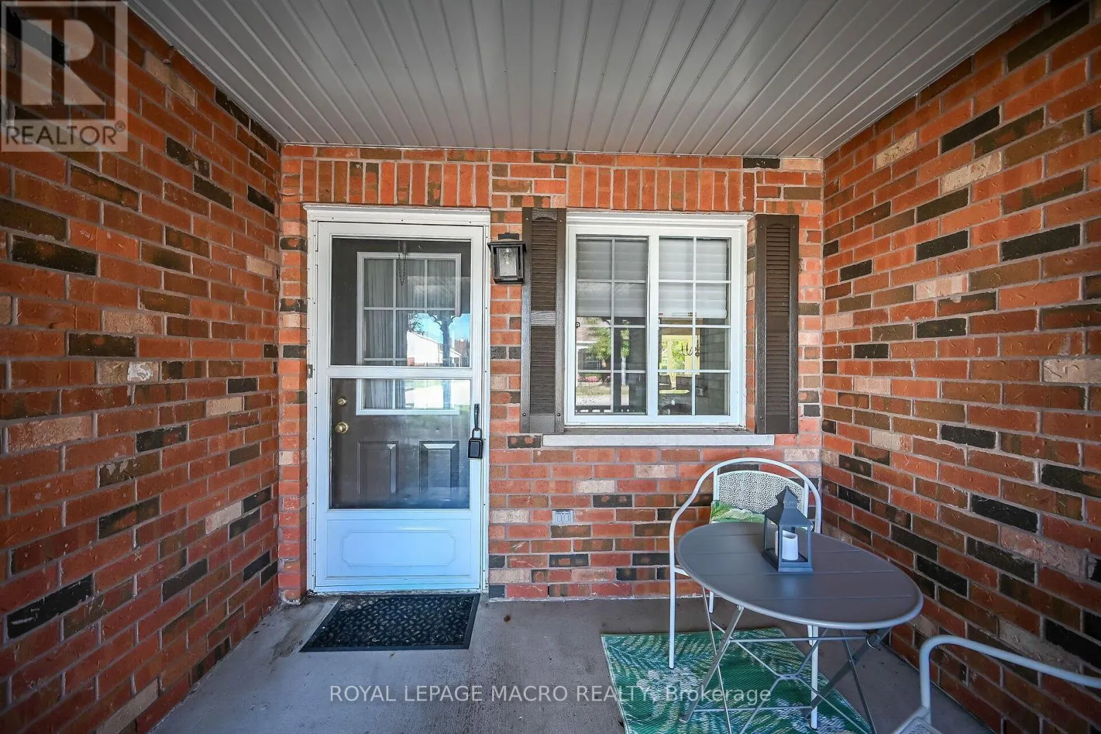 4 - 4108 LOGANBERRY COURT