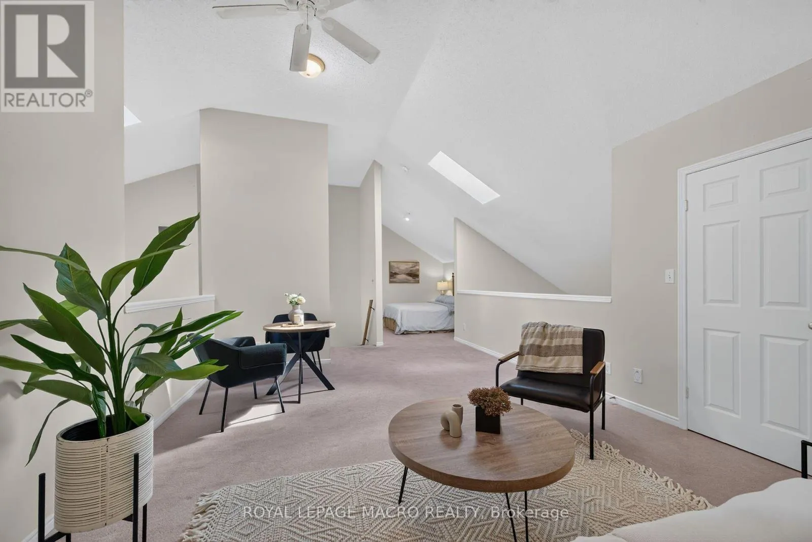 4 - 4108 LOGANBERRY COURT
