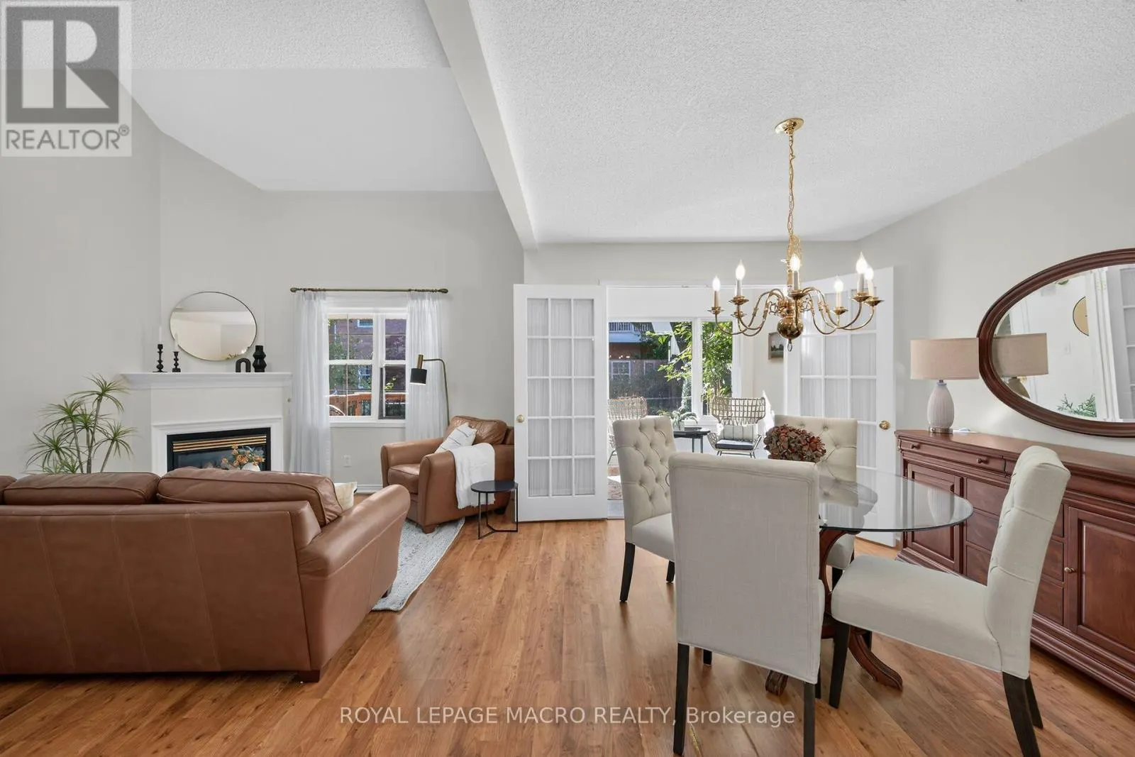 4 - 4108 LOGANBERRY COURT