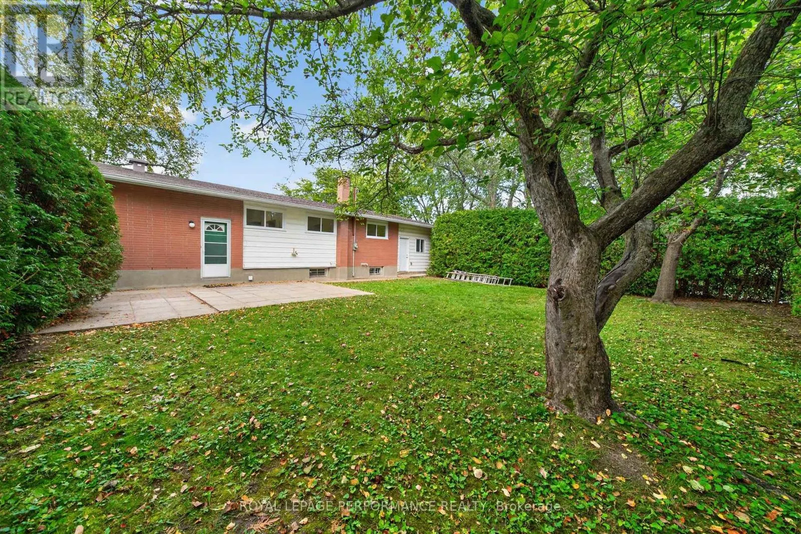 21 MILLBROOK CRESCENT