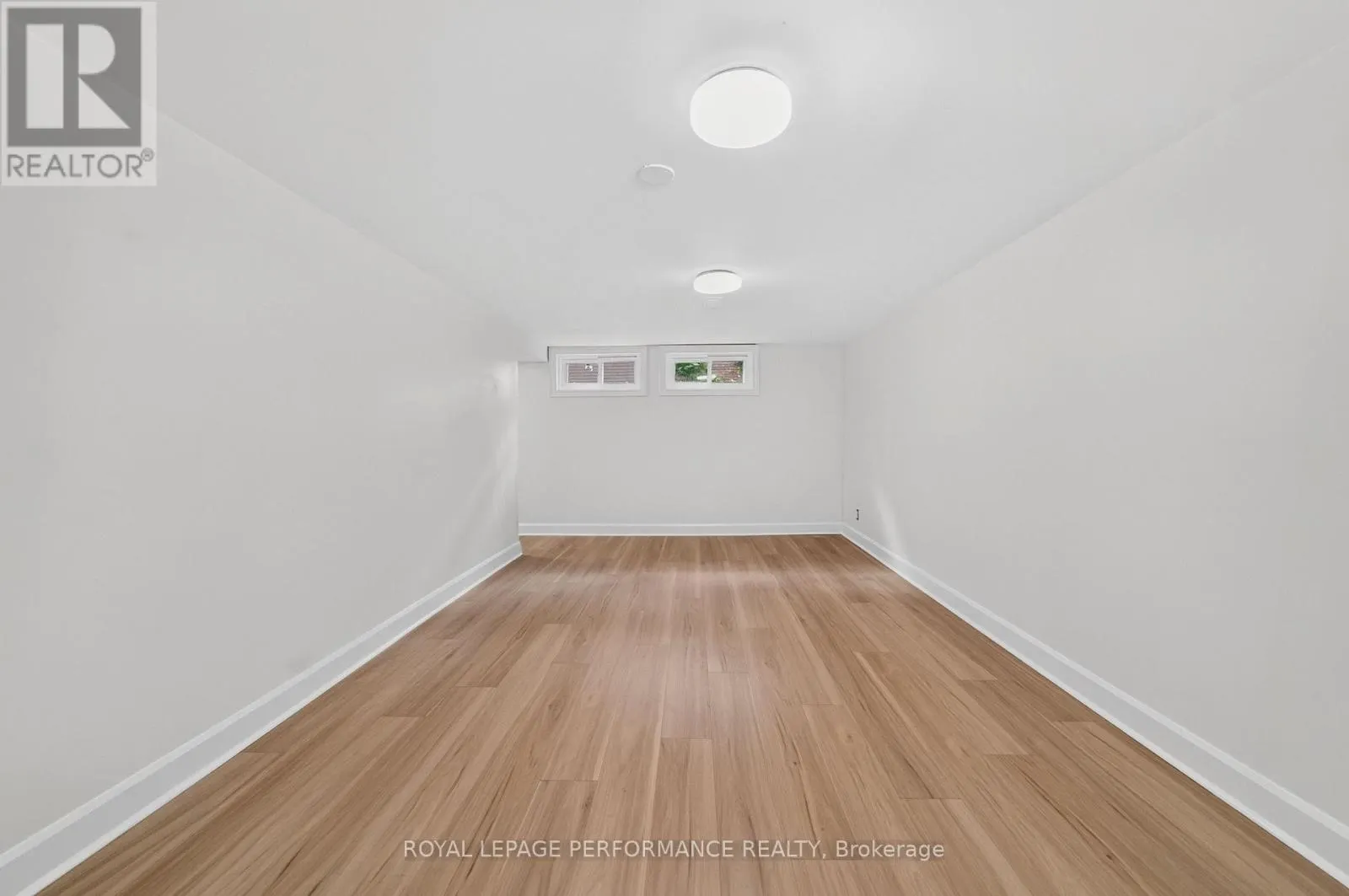 21 MILLBROOK CRESCENT