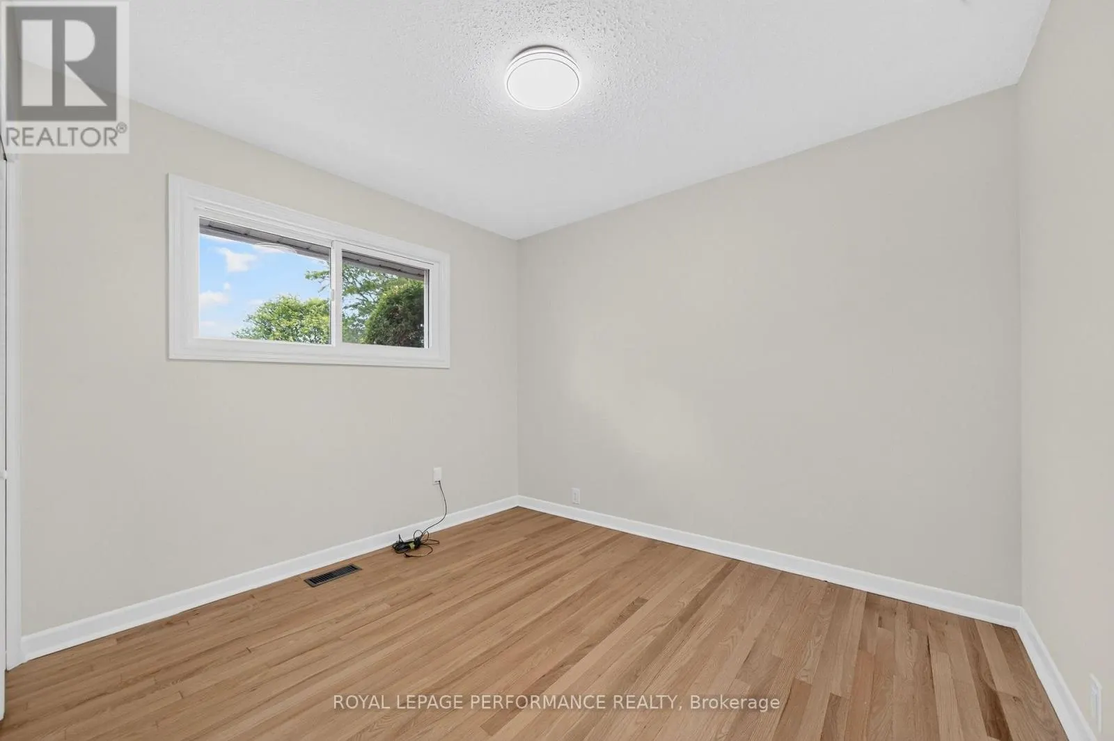 21 MILLBROOK CRESCENT