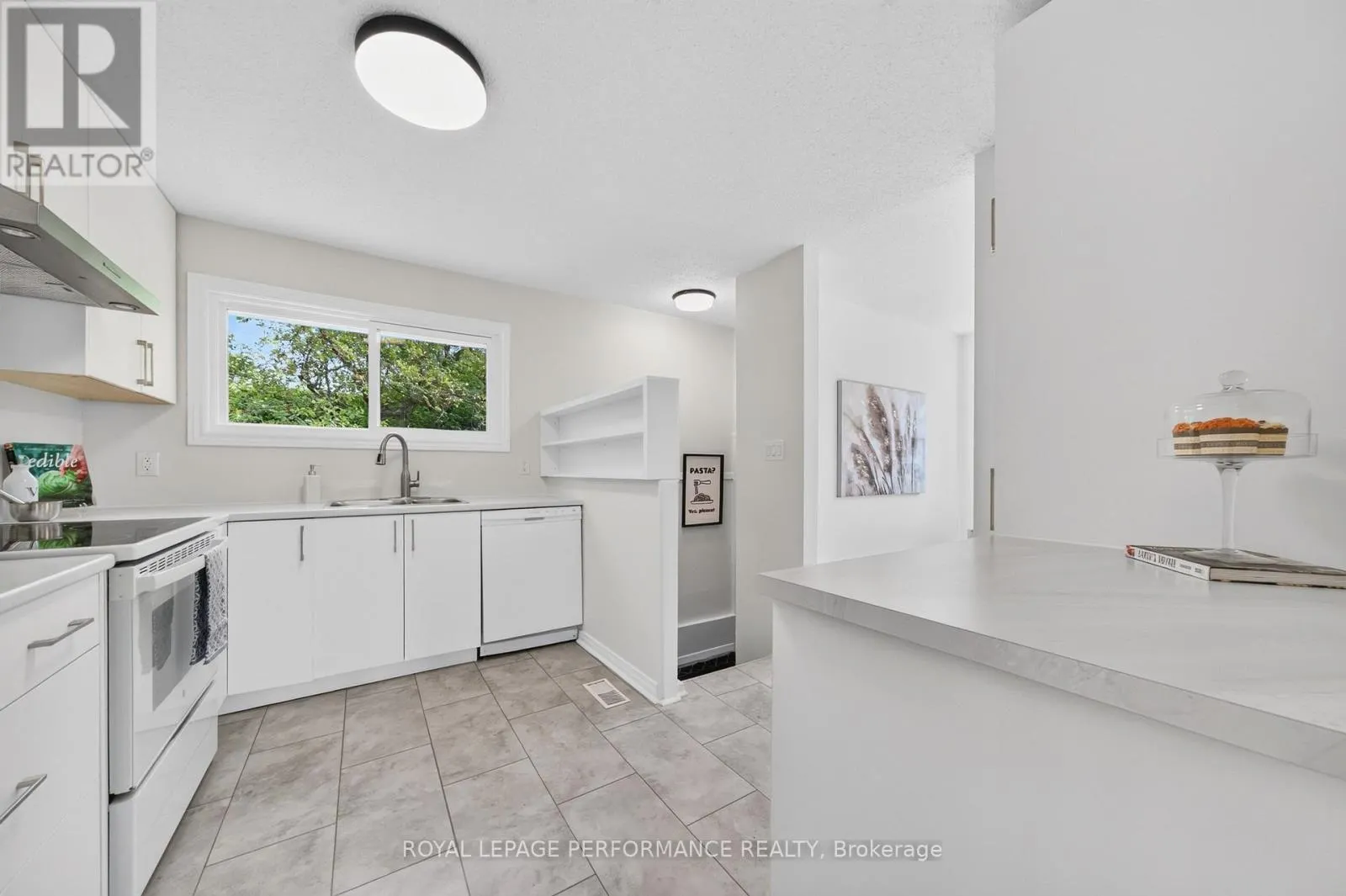 21 MILLBROOK CRESCENT