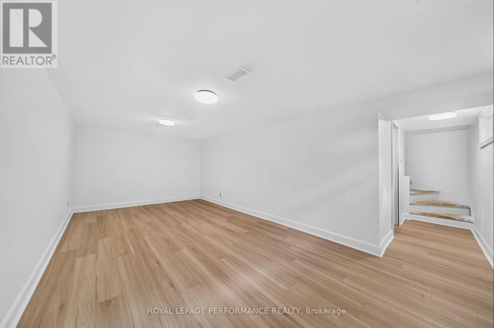 21 MILLBROOK CRESCENT